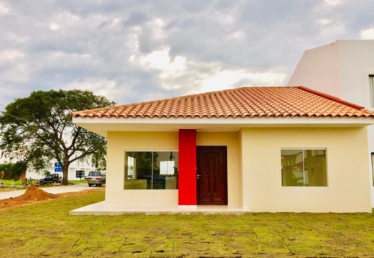 Banzer km 8 frente a la Chonta cond. Casa Club Jardin $us 25,000 [UC