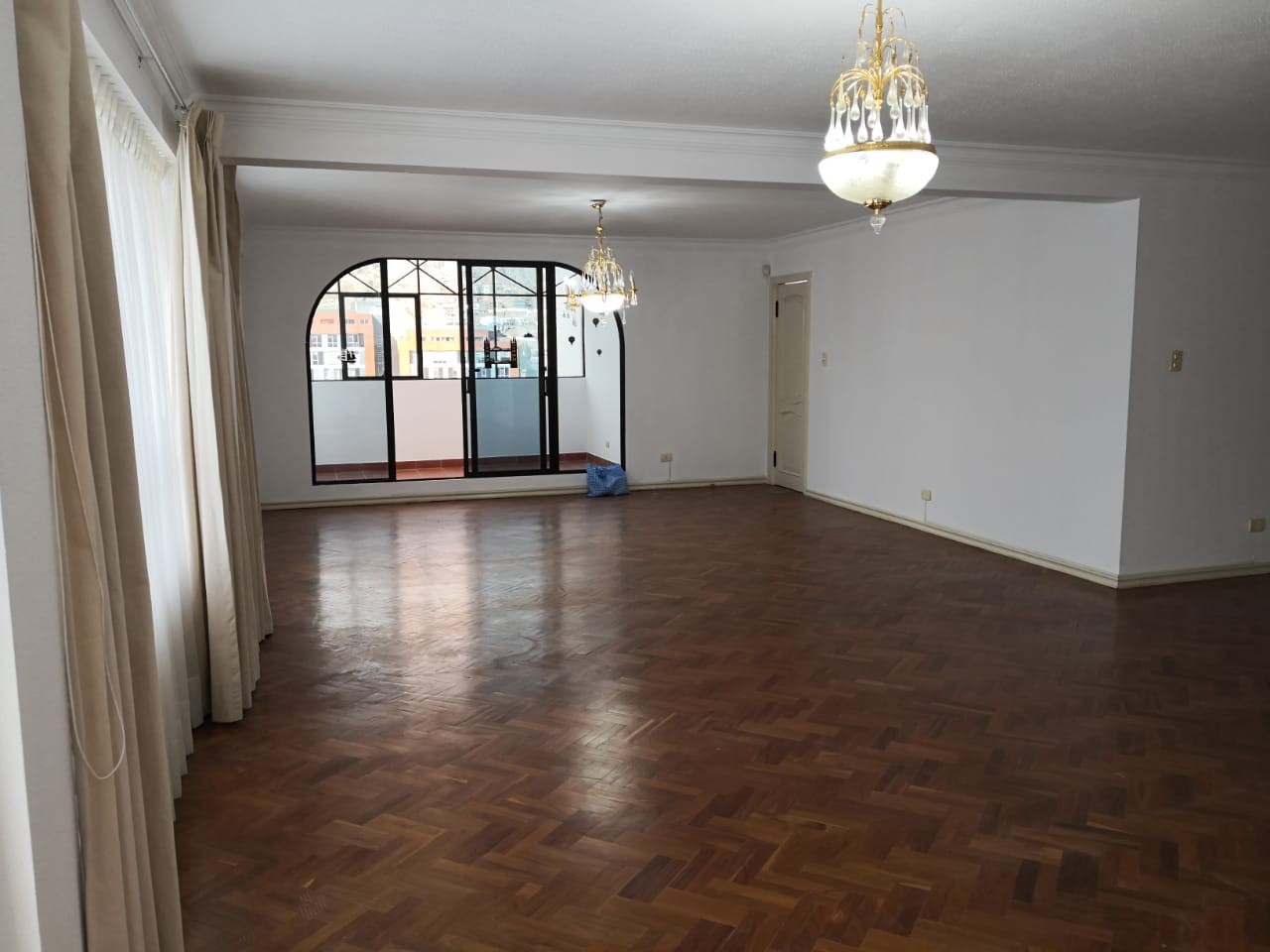 Avenida Ballivian 813 Edific... | UC-651206 | UltraCasas.com